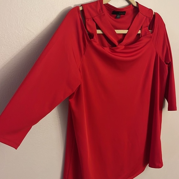 Harve Bernard Strap Neck Cut Out Detail Top Fire Engine Red Medium 3/4 sleeves - Picture 6 of 8